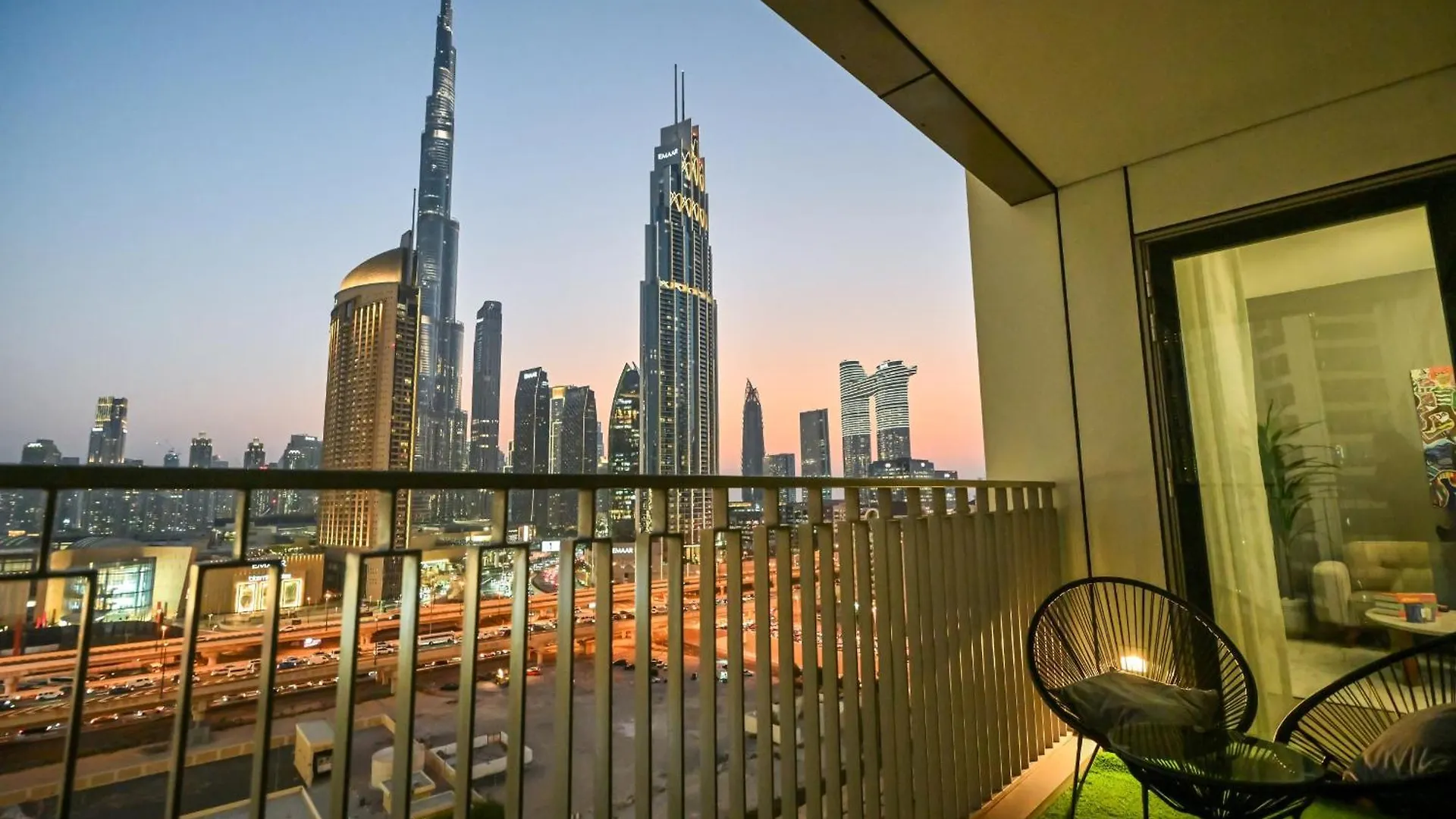 Apartment Arthouse Views - Burj Khalifa View & Dubai Mall Access