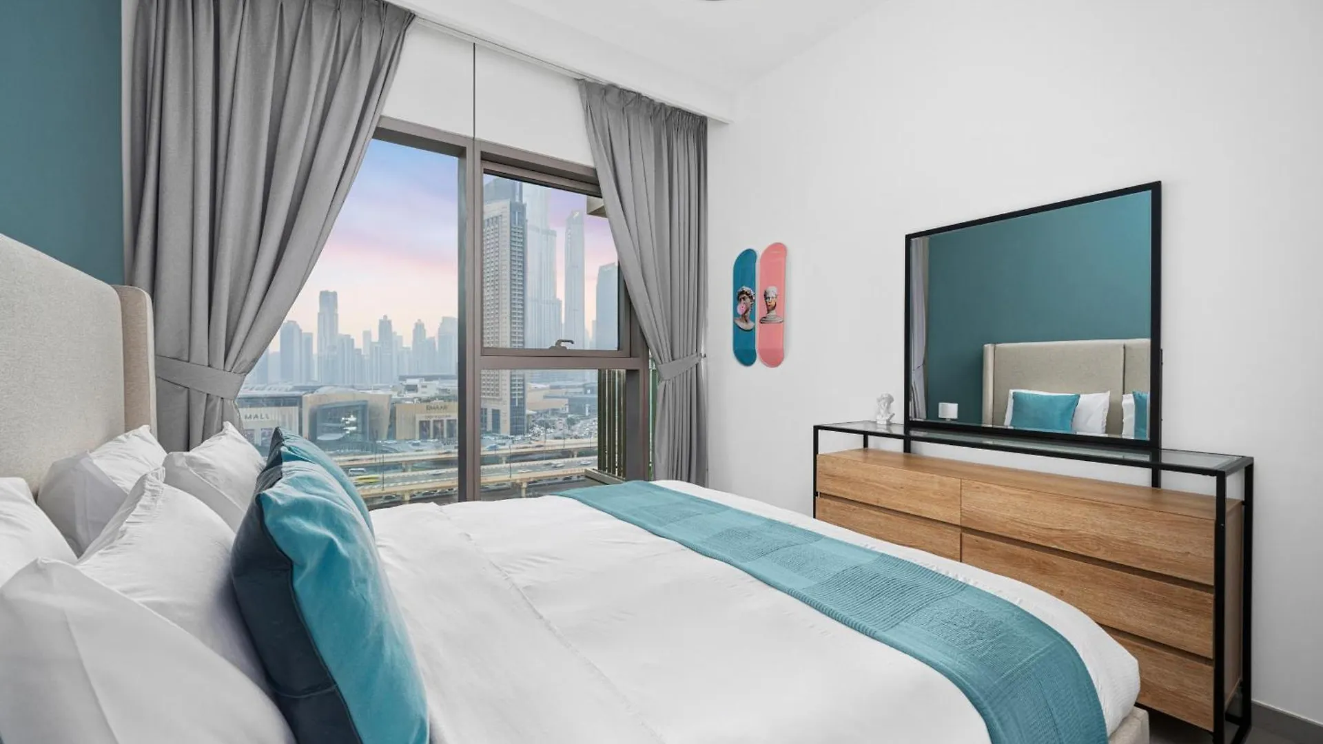 Arthouse Views - Burj Khalifa View & Dubai Mall Access